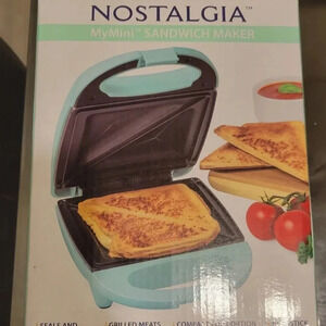 Nostalgia Mini Sandwich Maker‎